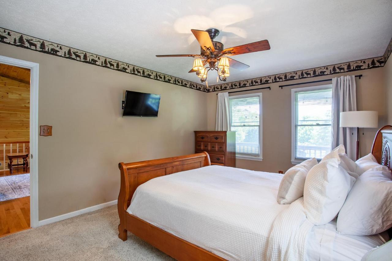 Ole Smoky Bnb - Game Room, Hot Tub, Mtn Views! Pigeon Forge Eksteriør billede