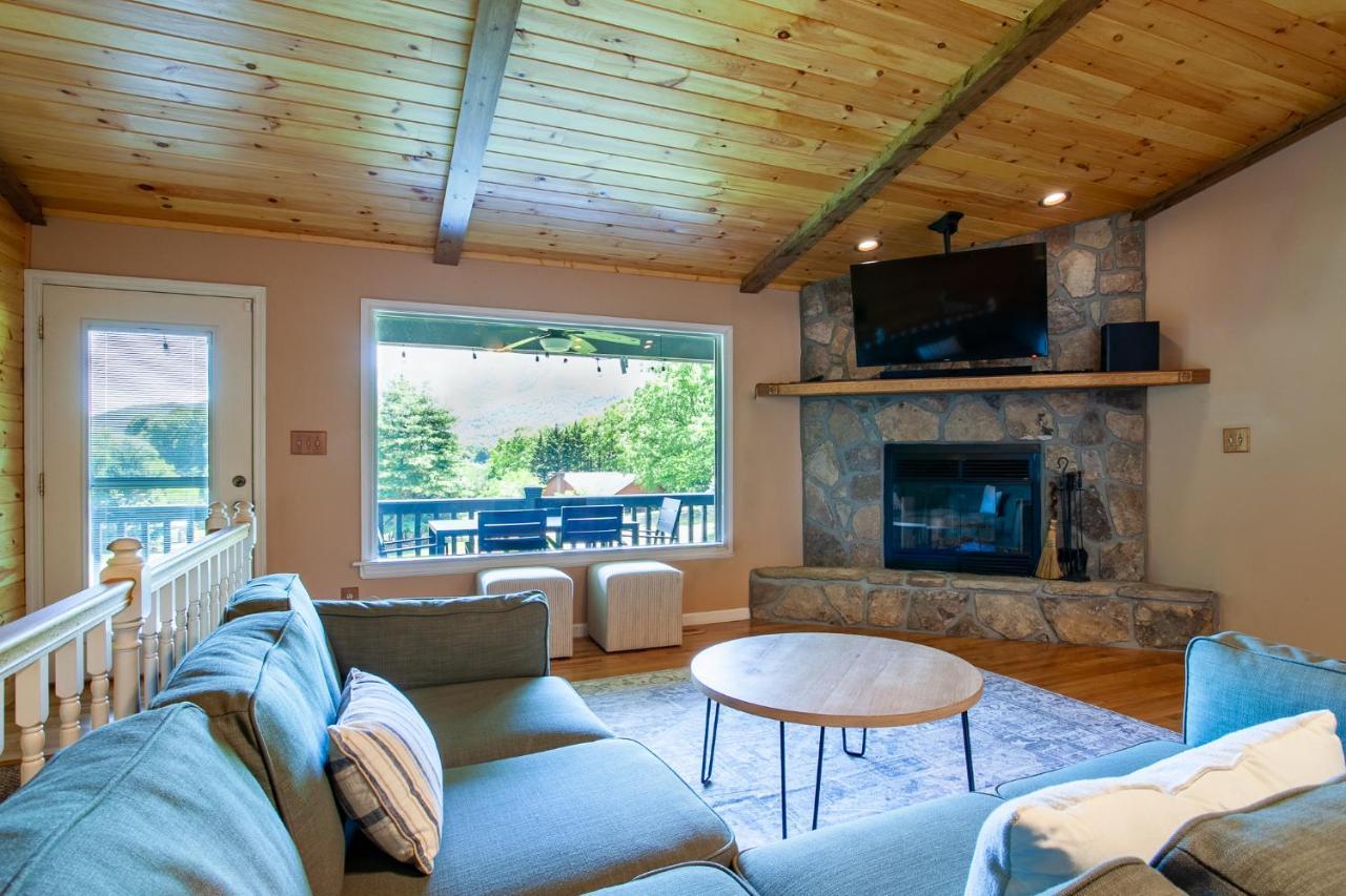 Ole Smoky Bnb - Game Room, Hot Tub, Mtn Views! Pigeon Forge Eksteriør billede